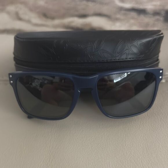 Men's Oakley Seattle Seahawks Holbrook Logo Sunglasses - Picture 3 of 5